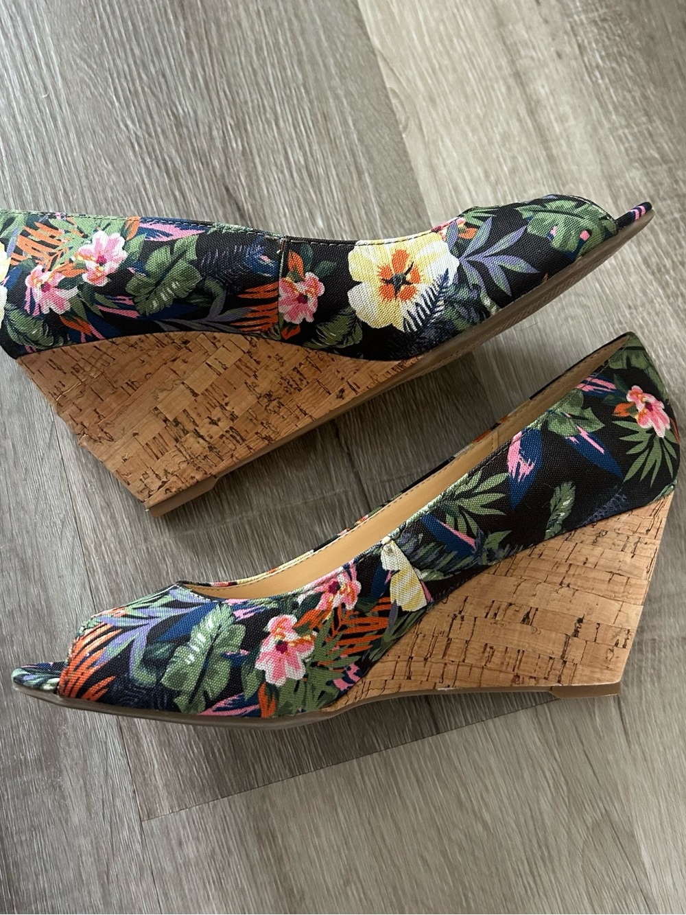 Liz Claiborne Black Floral Cork Wedge Peep-Toe Heels - Picture 2 of 11